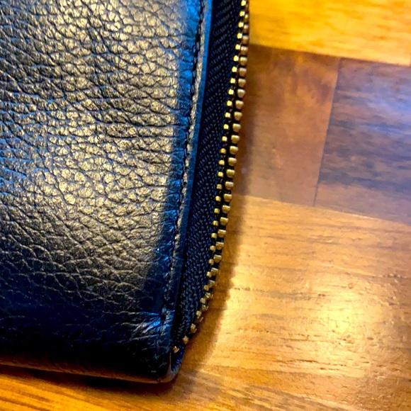 Authentic Tory Burch wallet. Gently used. Very good condition. - Picture 2 of 6